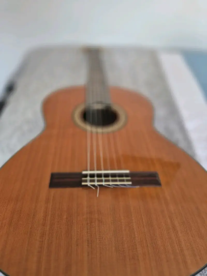 Guitarra clásica de madera en buen estado - 4