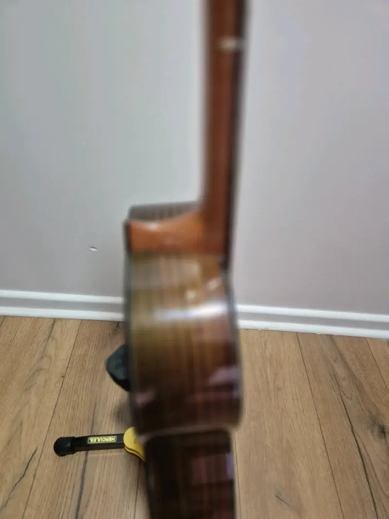 Guitarra clásica de madera en buen estado - 5