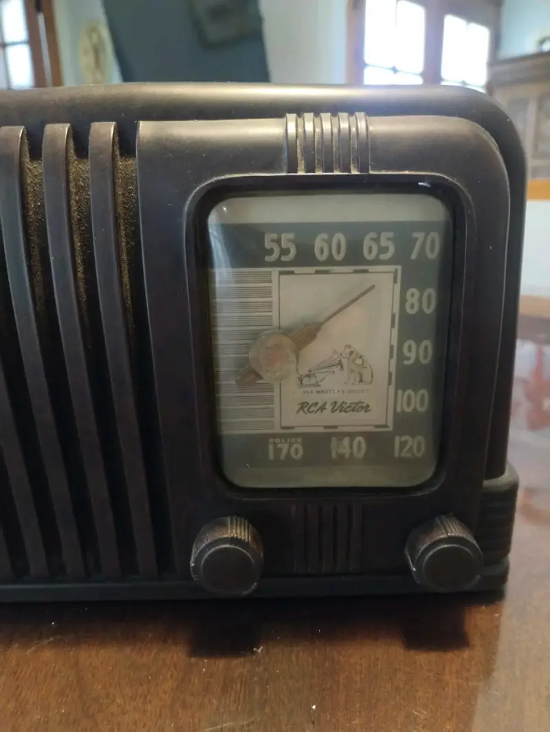 Radio vintage RCA Victor café oscuro - 3