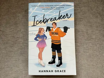 Libro 'Icebreaker' de Hannah Grace en inglés - miniatura 1