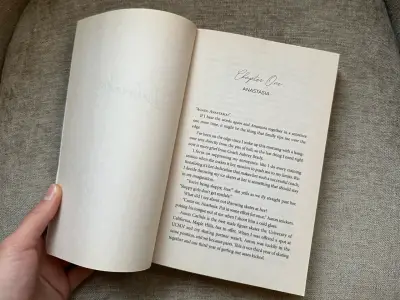 Libro 'Icebreaker' de Hannah Grace en inglés - miniatura 4