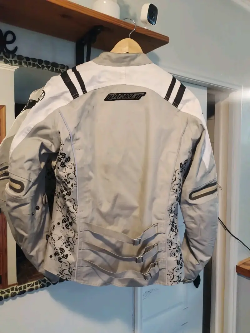 Chaqueta de moto gris con diseño floral - 4