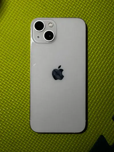 iPhone 13 con 128GB en buen estado - miniatura 1