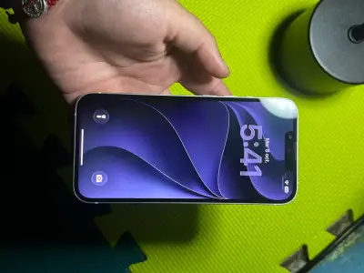 iPhone 13 con 128GB en buen estado - miniatura 2