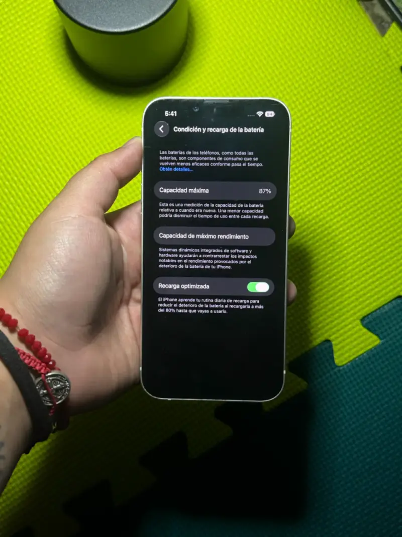 iPhone 13 con 128GB en buen estado - 4