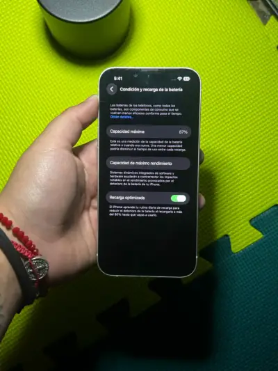 iPhone 13 con 128GB en buen estado - miniatura 4