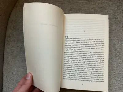 Libro 'El tiempo entre costuras' de María Dueñas - miniatura 3