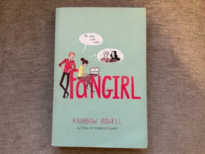 Libro 'Fangirl' de Rainbow Rowell en buen estado - miniatura 1