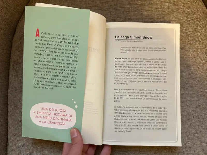 Libro 'Fangirl' de Rainbow Rowell en buen estado - 3