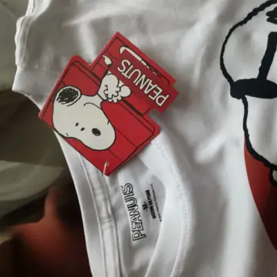 Polera blanca Peanuts Snoopy para mujer - miniatura 3