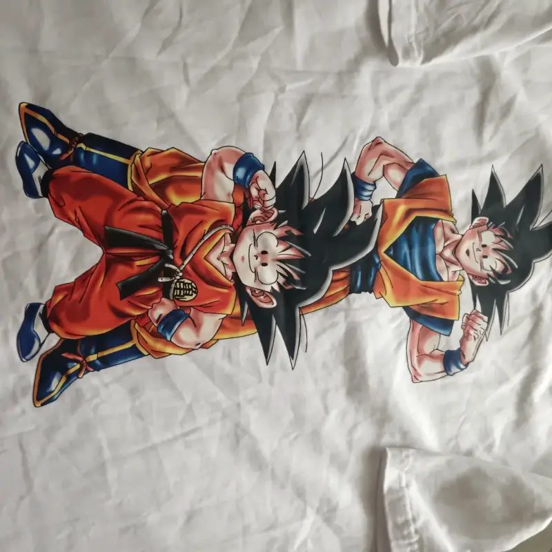 Polera blanca Dragon Ball con estampado Goku - 2