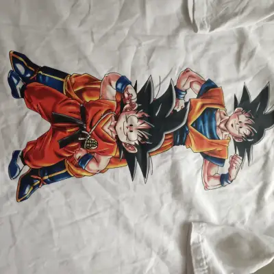 Polera blanca Dragon Ball con estampado Goku - miniatura 2