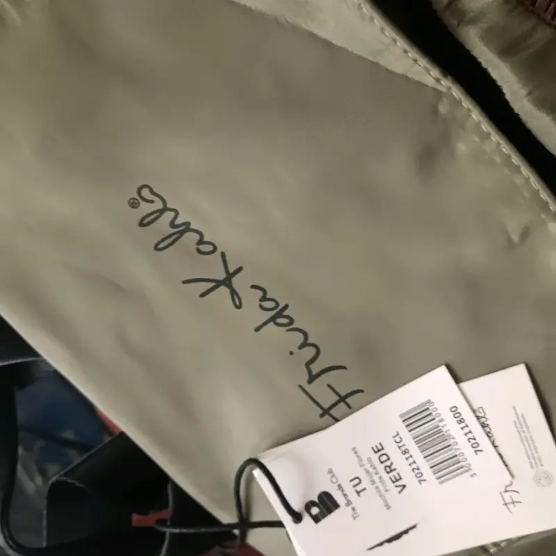 Mochila verde Frida Kahlo con diseño artístico