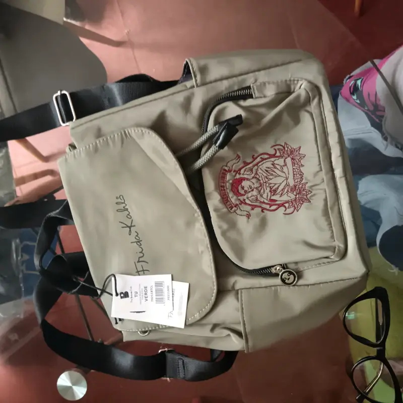 Mochila verde Frida Kahlo con diseño artístico - 2