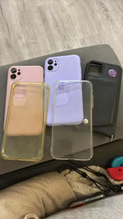 Set de carcasas para iPhone 11 en varios colores - miniatura 1