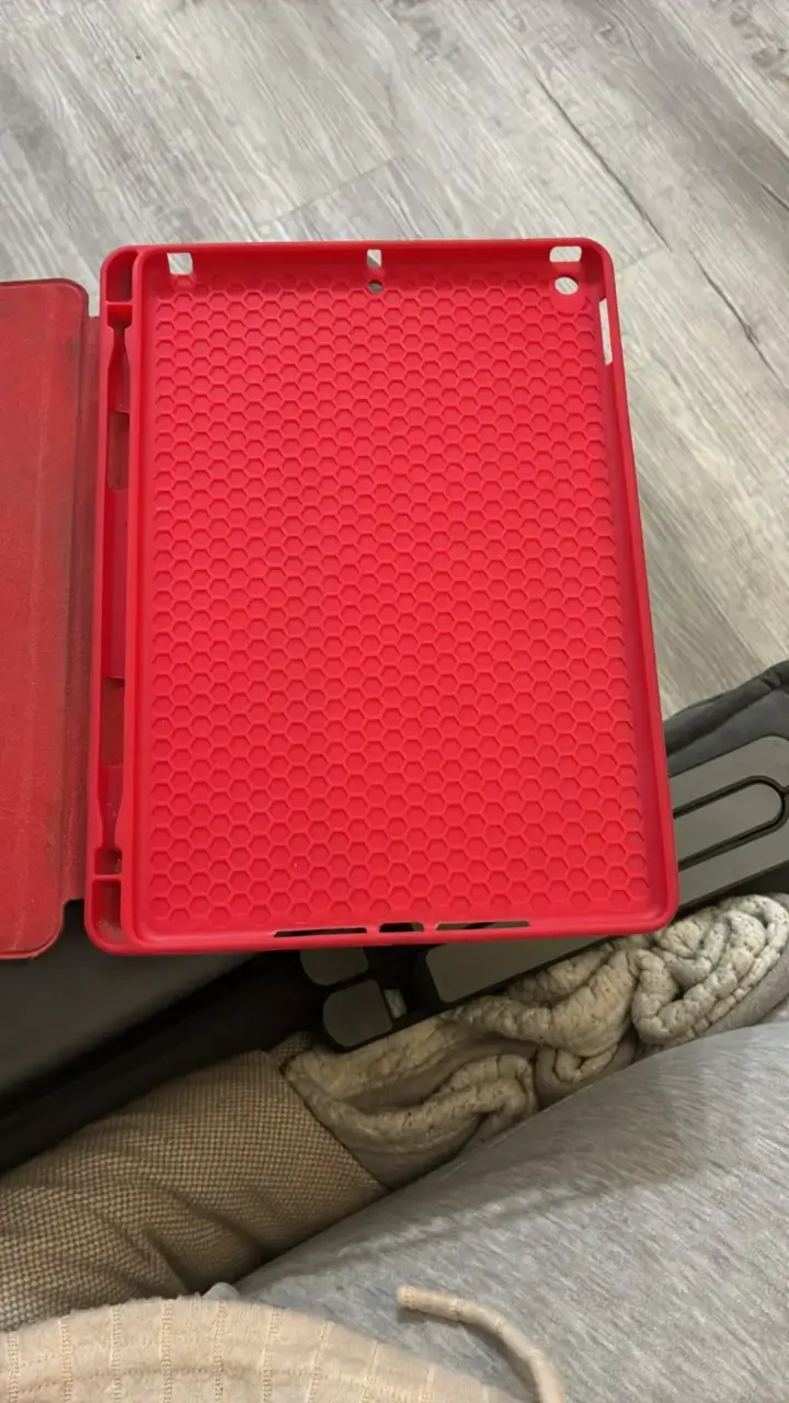 Funda roja para iPad 9na Gen con tapa plegable