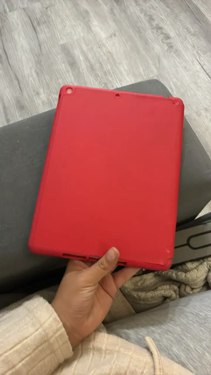 Funda roja para iPad 9na Gen con tapa plegable - 5