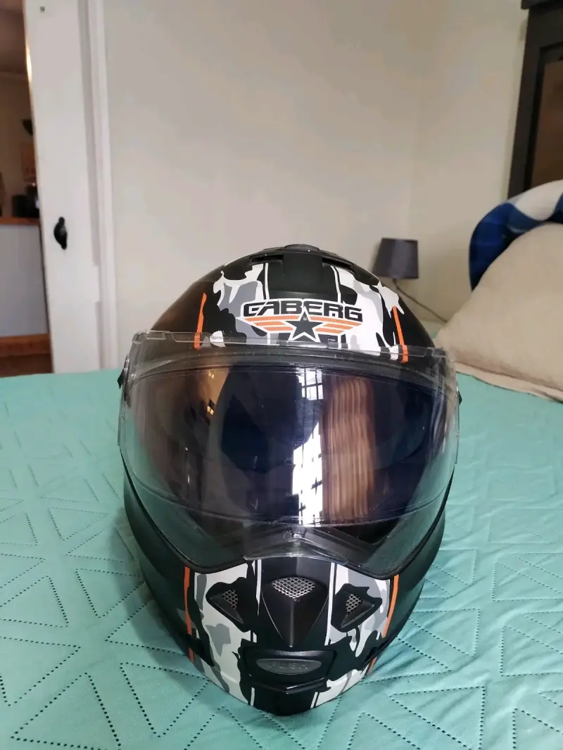 Casco de moto Caberg con diseño camuflaje - 2
