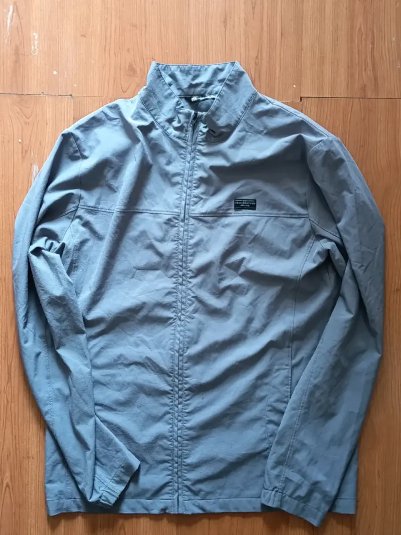 Chaqueta gris Travis Mathew para hombre