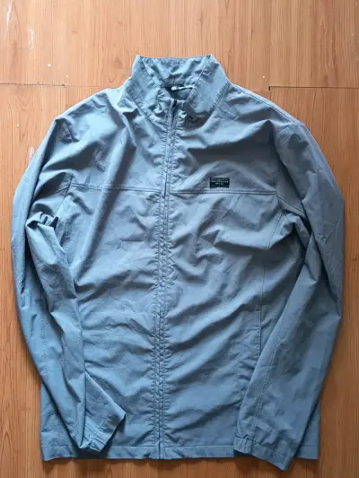 Chaqueta gris Travis Mathew para hombre - miniatura 1