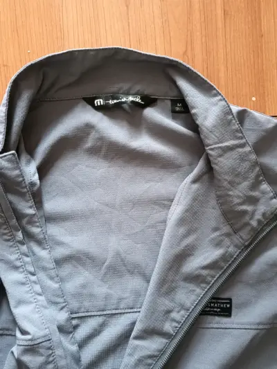 Chaqueta gris Travis Mathew para hombre - miniatura 3