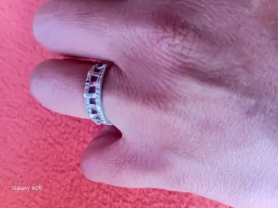 Anillo de plata con piedra roja elegante - miniatura 1