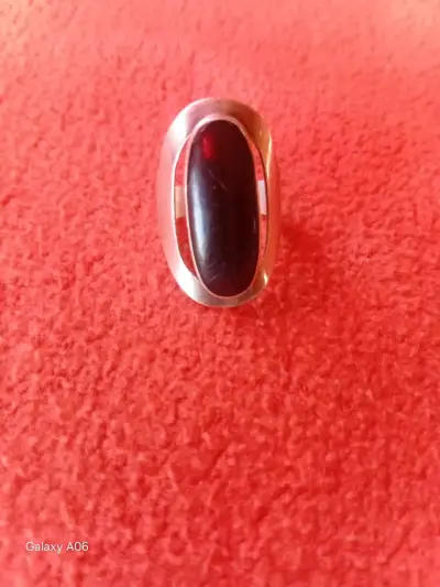 Anillo de plata con piedra roja elegante - miniatura 3