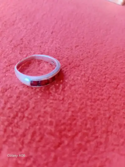 Anillo de plata con piedra roja elegante - miniatura 4