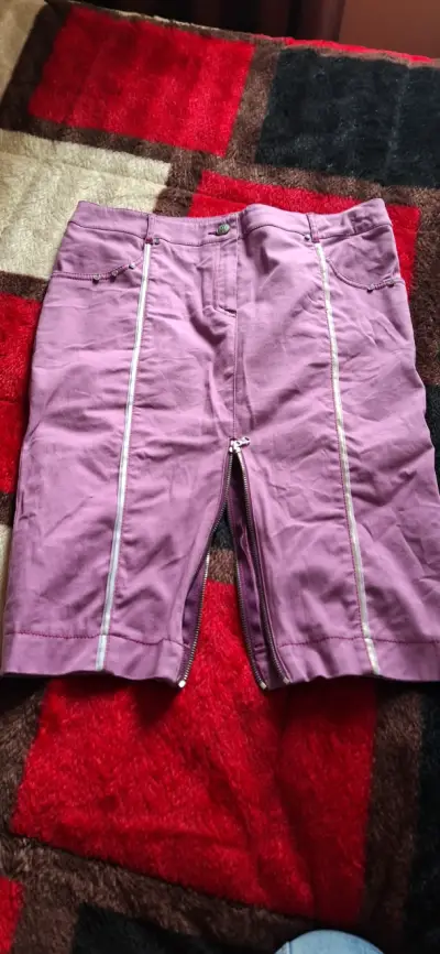 Conjunto de chaqueta y falda morado elegante - miniatura 4