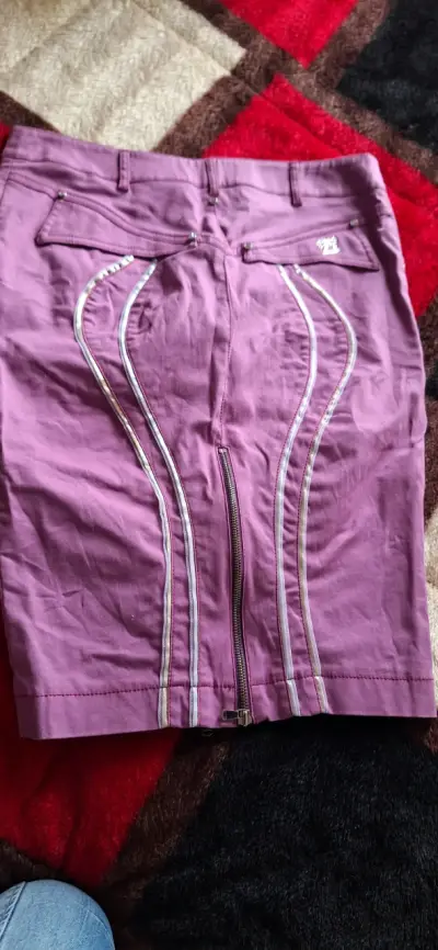 Conjunto de chaqueta y falda morado elegante - miniatura 6