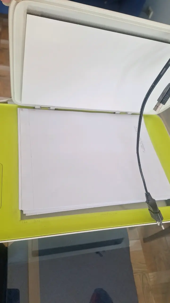 Impresora multifuncional HP DeskJet color blanco