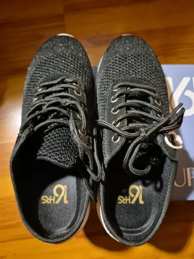 Zapatillas deportivas negras 16HS NUEVAS Nro.35. - miniatura 1
