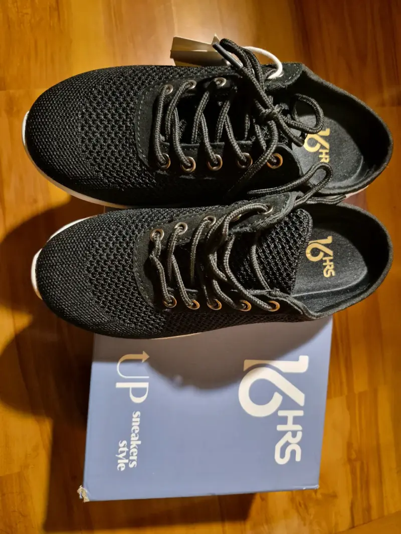 Zapatillas deportivas negras 16HS NUEVAS Nro.35. - 2