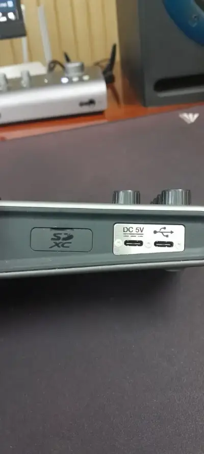 Grabadora de Audio Zoom PodTrak P4 con Múltiples Entradas - miniatura 1