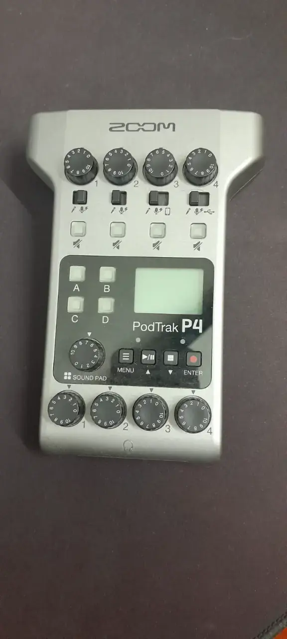 Grabadora de Audio Zoom PodTrak P4 con Múltiples Entradas - 4