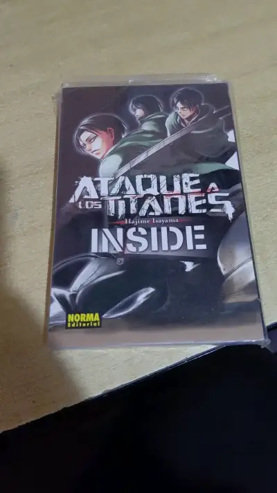Ataque a los Titanes Inside - miniatura 1