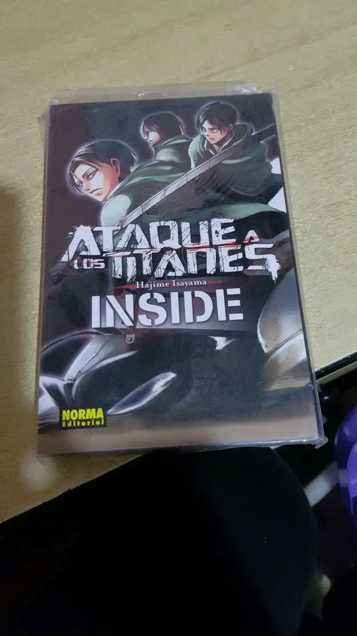 Ataque a los Titanes Inside - 6