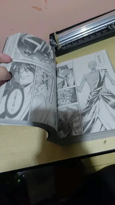 Revista Shonen Magazine con Ataque a los Titanes - miniatura 4