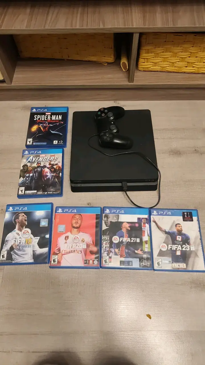 Consola PS4 con juegos incluidos