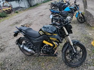 Moto Germania Paine 125cc negra y amarilla - miniatura 1