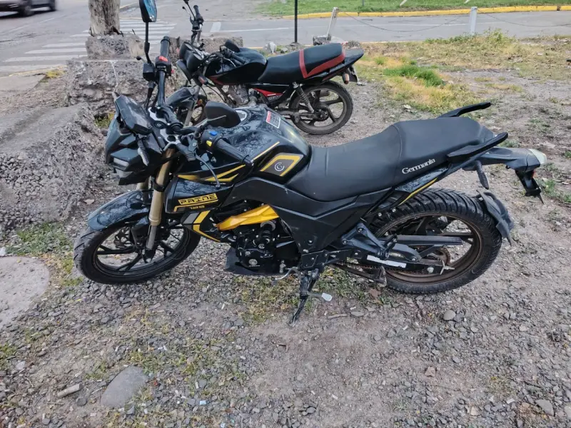 Moto Germania Paine 125cc negra y amarilla - 2