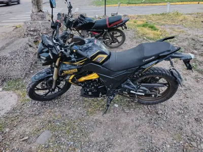 Moto Germania Paine 125cc negra y amarilla - miniatura 2