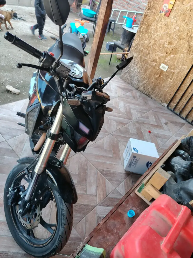 Moto Germania Paine 125cc negra y amarilla - 3
