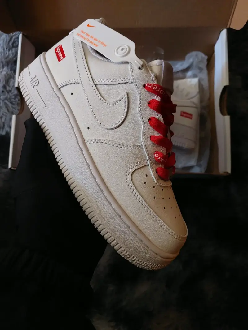 Zapatillas Nike Air Force 1 Supreme Blancas - 2