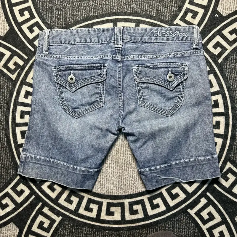 Y2K Shorts de mezclilla Guess - 3