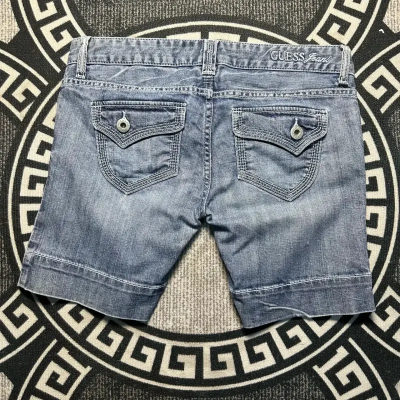 Y2K Shorts de mezclilla Guess - 4