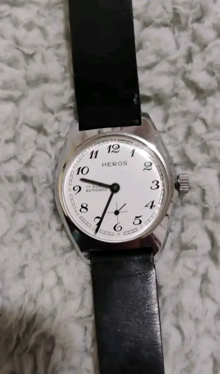 Reloj de pulsera Heros clásico con correa negra
