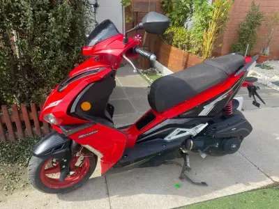Moto Scooter 150 CC Nueva - miniatura 2
