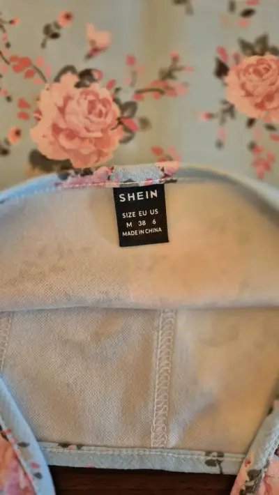 Top floral azul Shein con tirantes - miniatura 3