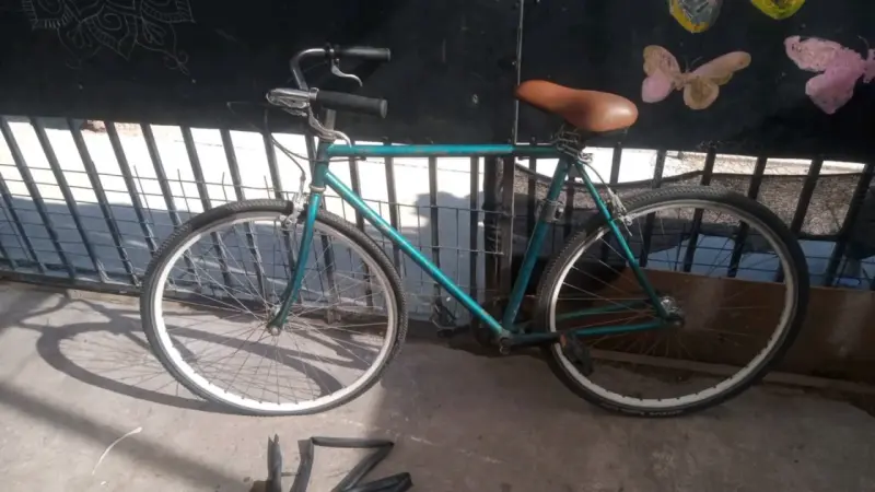 Bicicleta urbana vintage color verde